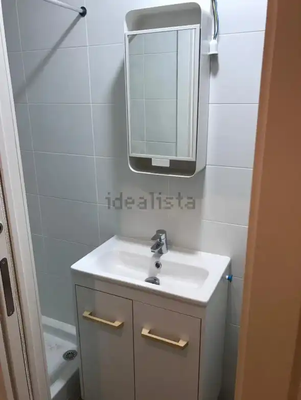 Baño de Piso de alquiler en Granada con Aire acondicionado, Calefacción y Amueblado