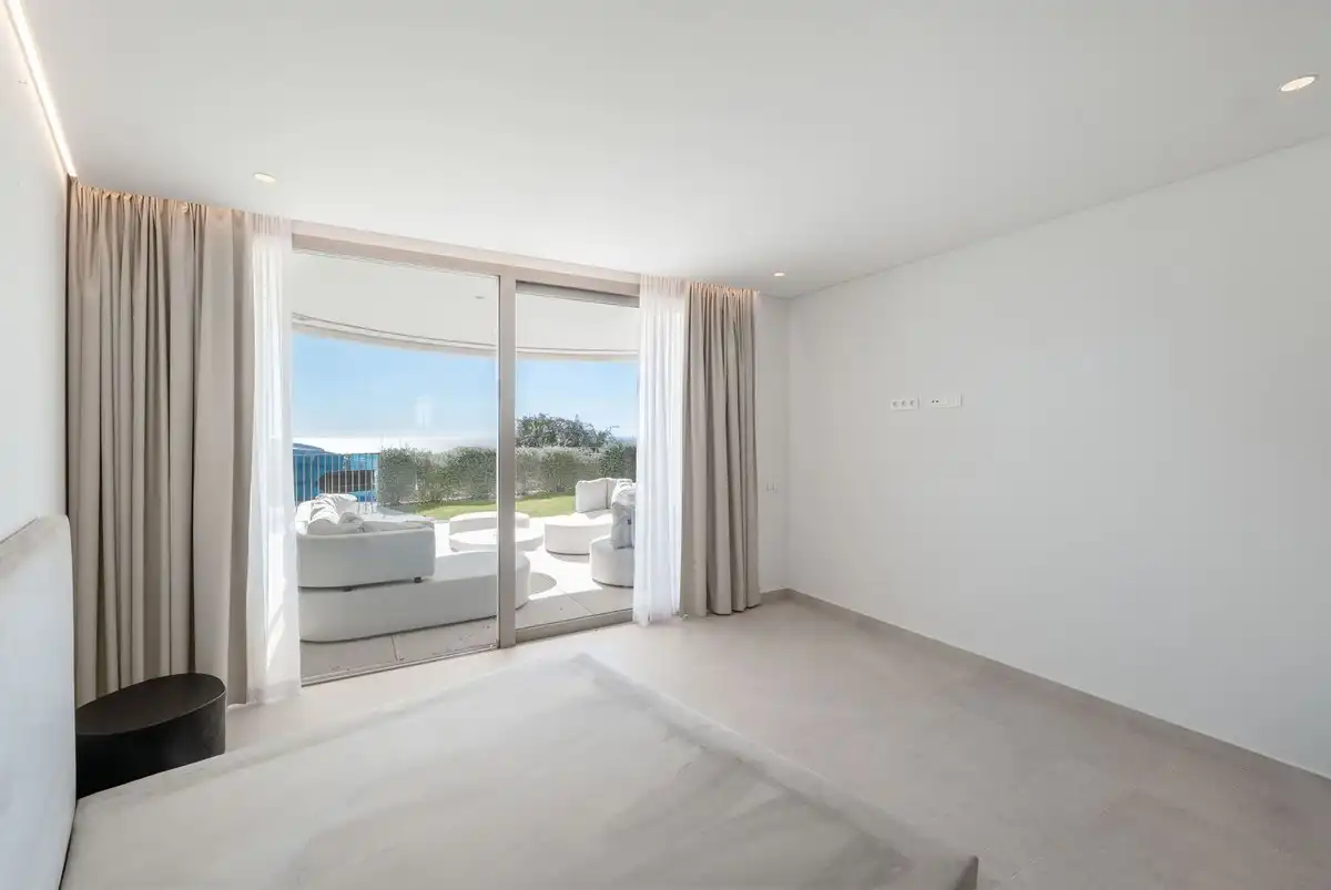 Schlafzimmer von Wohnung zur Miete in Benahavís mit Abstellraum