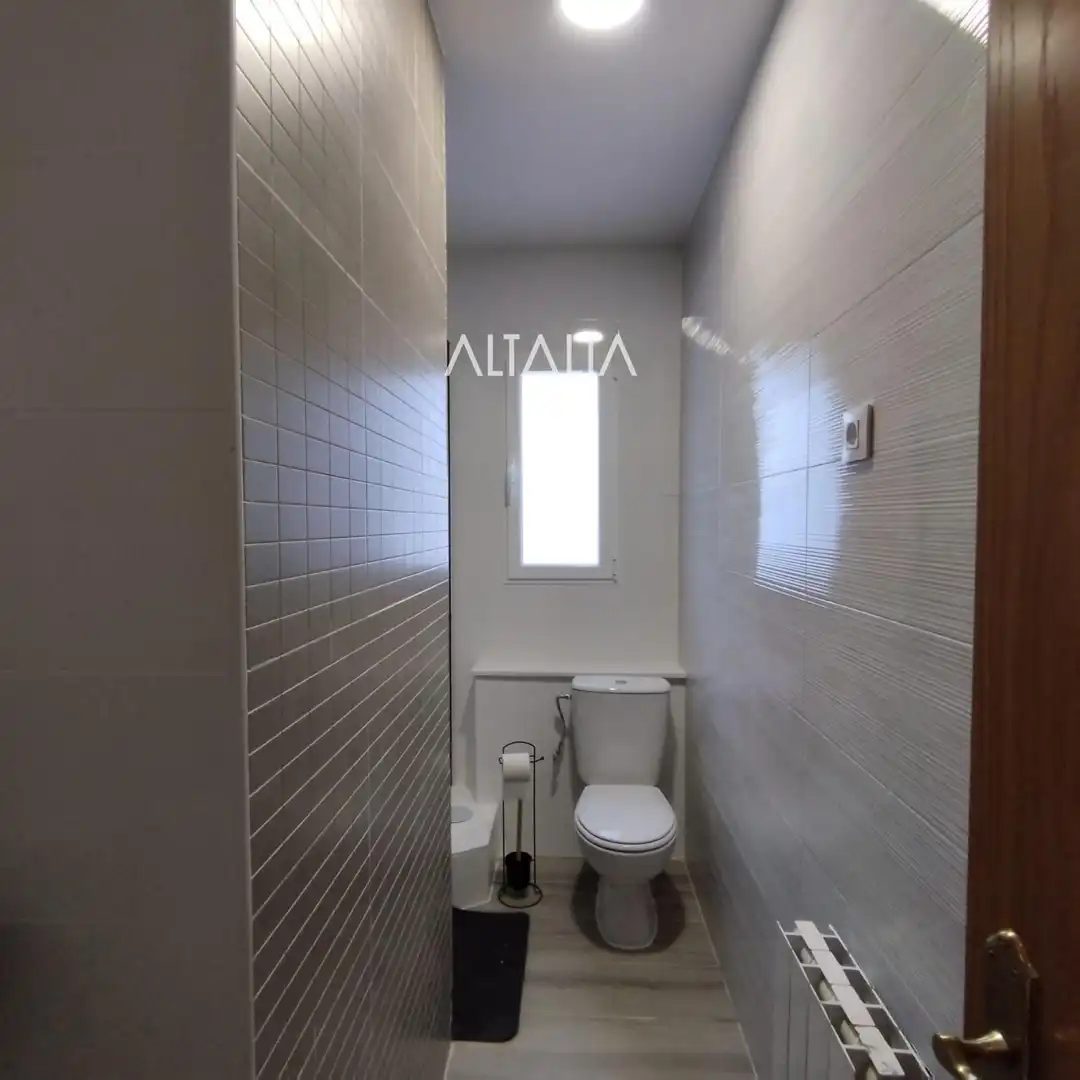 Bathroom of Flat for rent in Cuenca  with Heating and Furnished