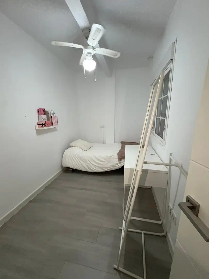 Bedroom of Flat for sale in Sevilla  with Air Conditioner