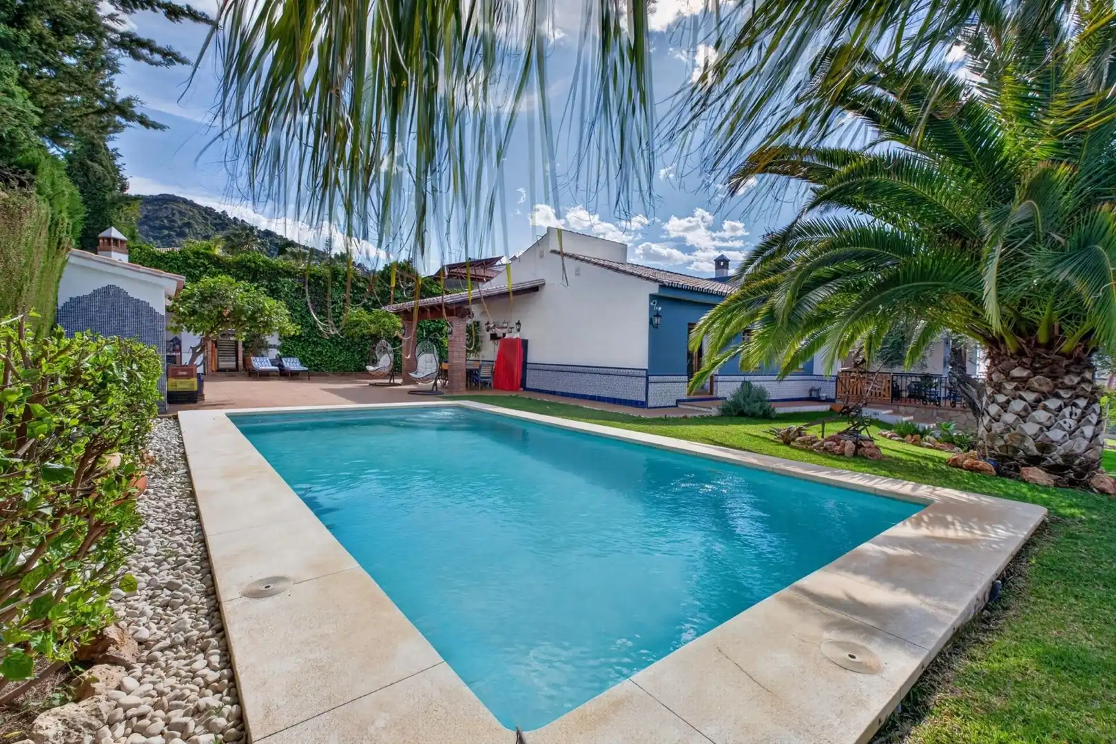Piscina de Casa o xalet en venda en Alhaurín de la Torre amb Aire condicionat, Calefacció i Jardí privat