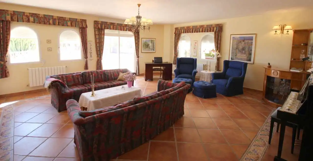 Living room of Houses for sale in L'Alfàs del Pi  with Air Conditioner, Private garden and Terrace
