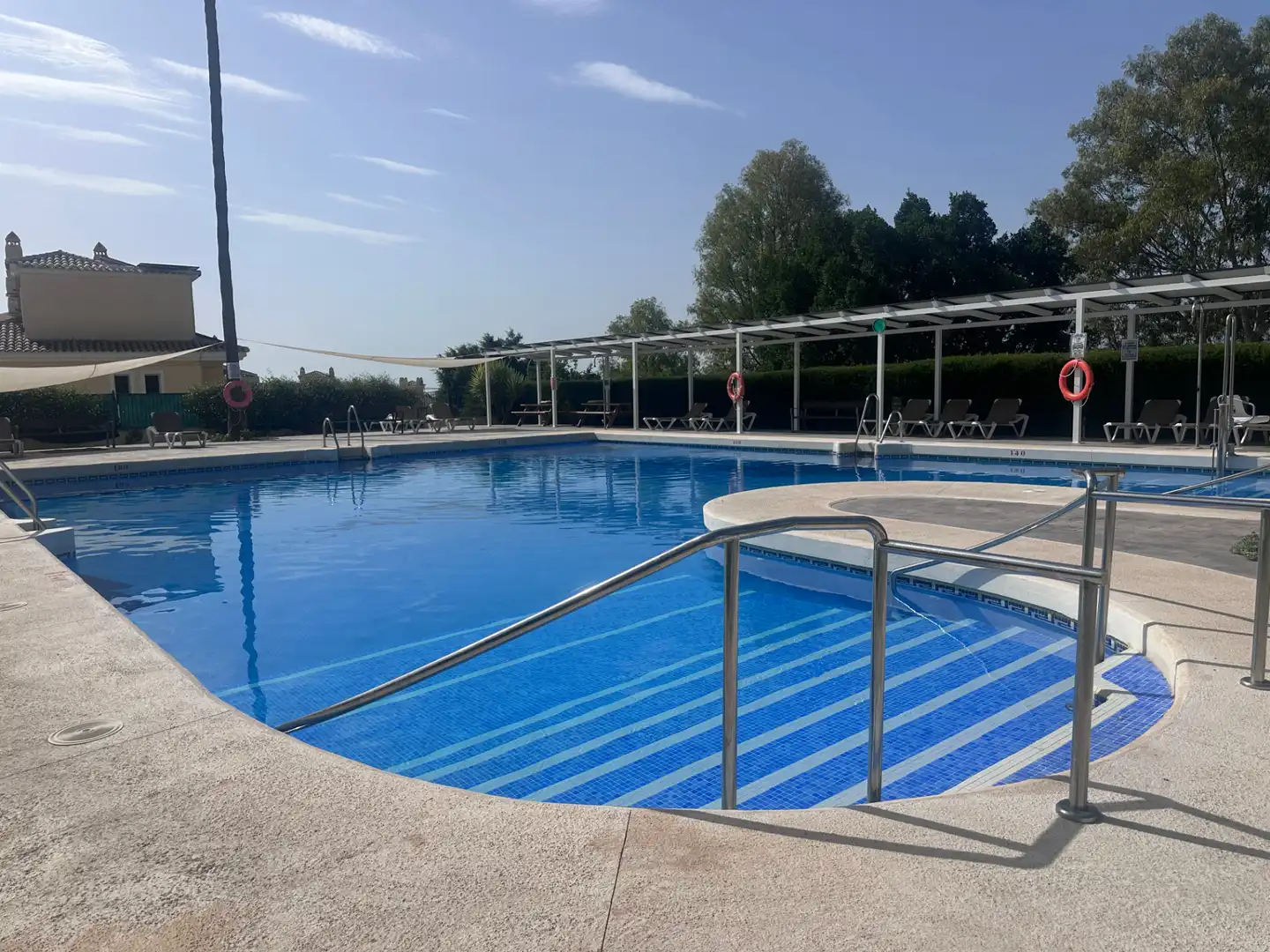 Piscina de Casa adosada en venta en Vélez-Málaga con Aire acondicionado, Calefacción y Terraza