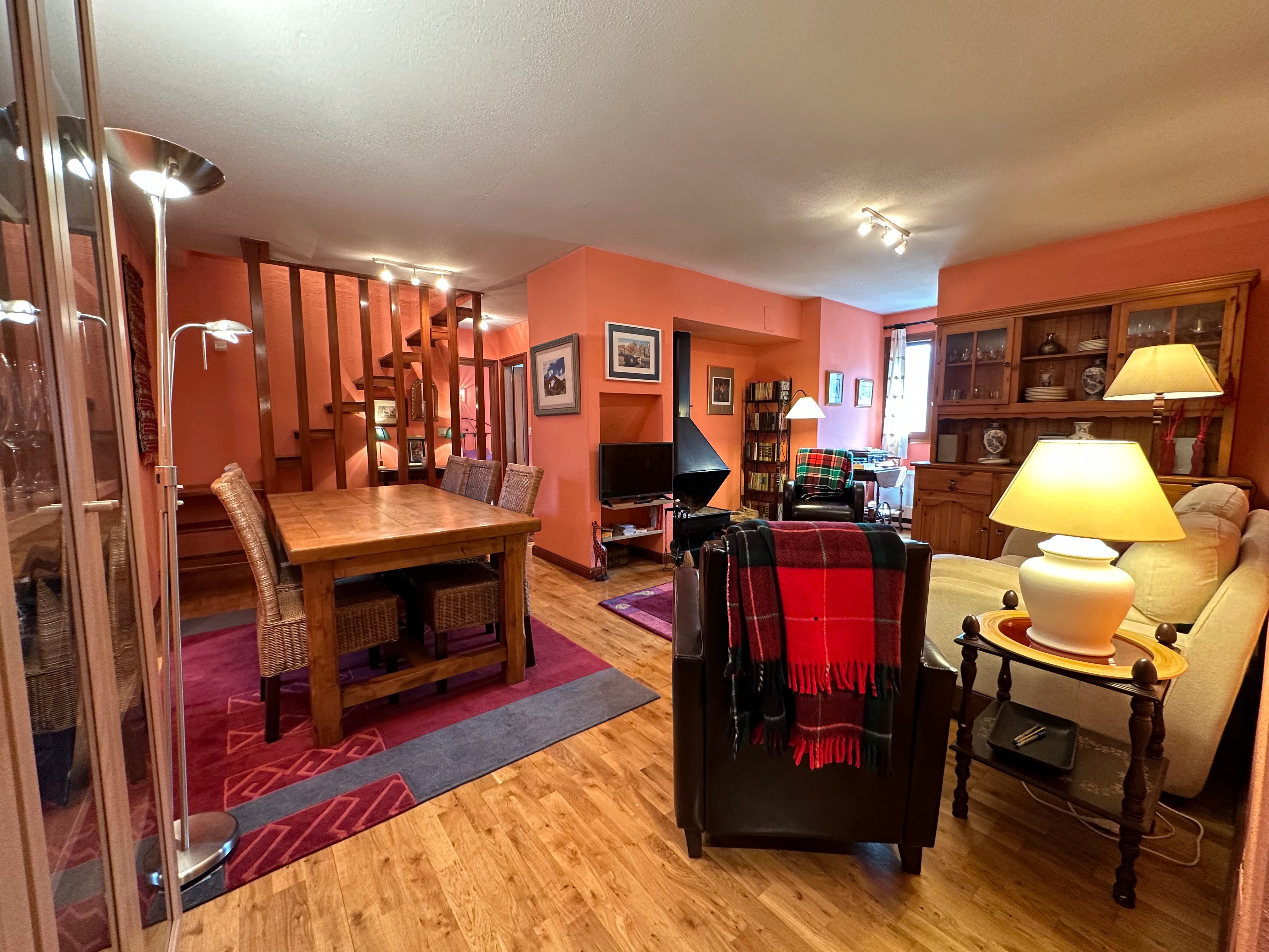 Sala d'estar de Dúplex en venda en Aisa amb Calefacció, Parquet i Traster