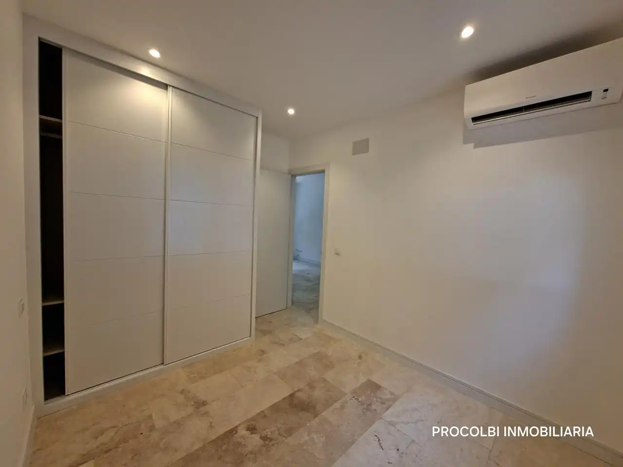 Ground floor for sale in Madrid  with Air Conditioner and Heating