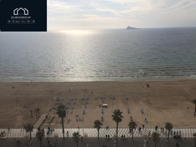 Dormitori de Apartament de lloguer en Benidorm amb Piscina comunitària
