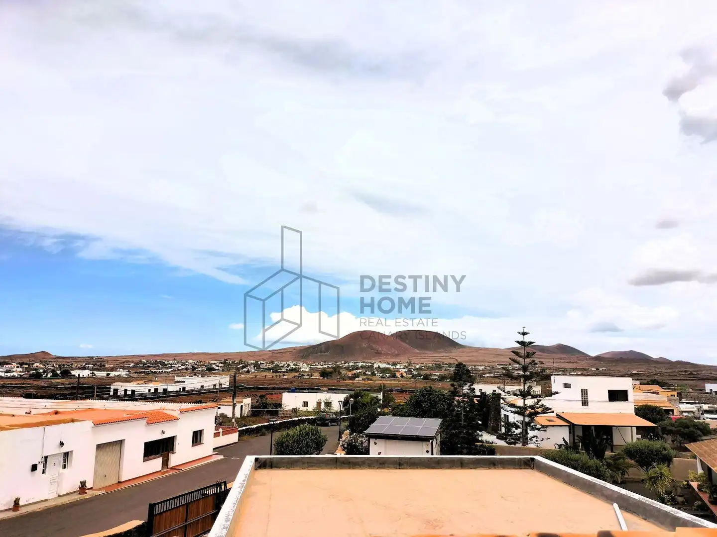 Vista exterior de Casa o xalet en venda en La Oliva amb Jardí privat, Traster i Piscina