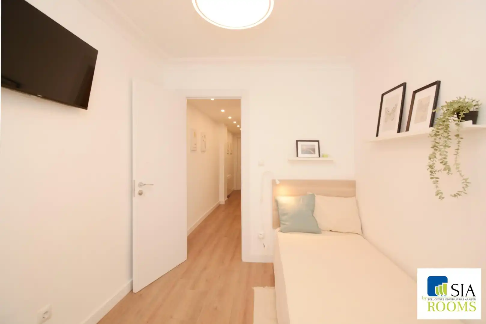 Room in Calle de Pamplona Escudero, 6, Universidad San Francisco