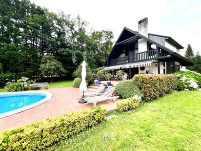 Jardí de Casa o xalet en venda en Fruiz amb Terrassa i Piscina