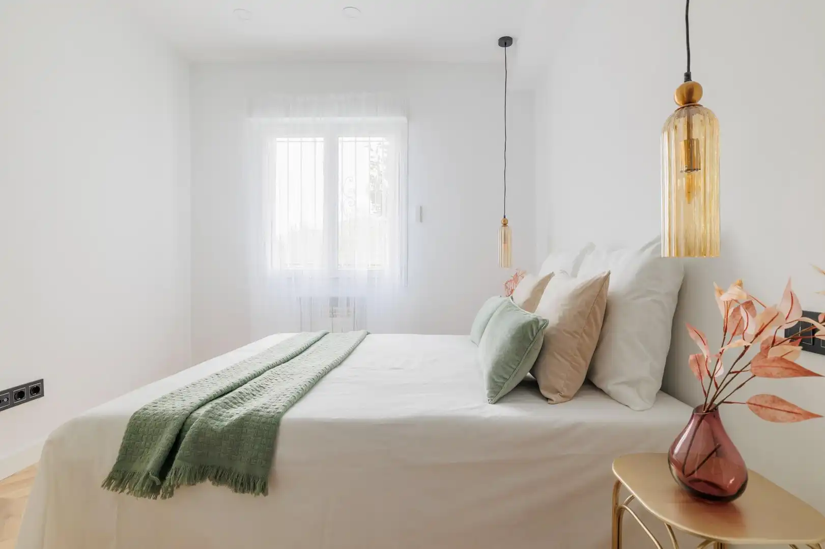 Dormitori de Apartament en venda en Madrid amb Jardí privat i Terrassa