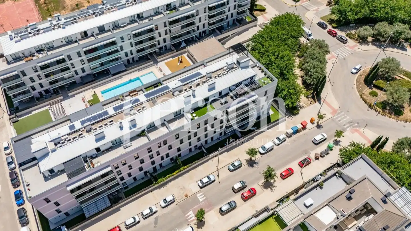 Exterior view of Duplexes for sale in La Pobla de Vallbona  with Air Conditioner, Heating and Terrace