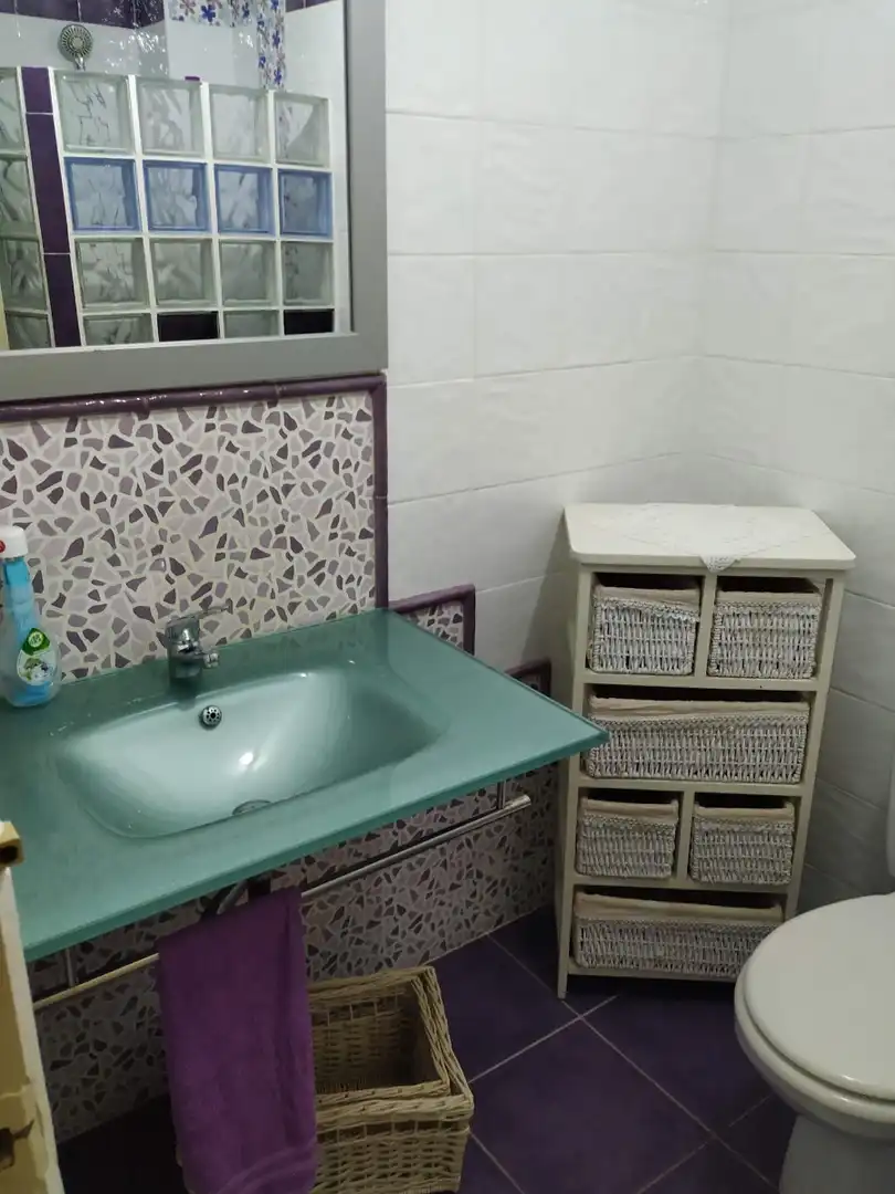 Baño de Apartamento de alquiler en Torrevieja con Calefacción, Piscina y Amueblado