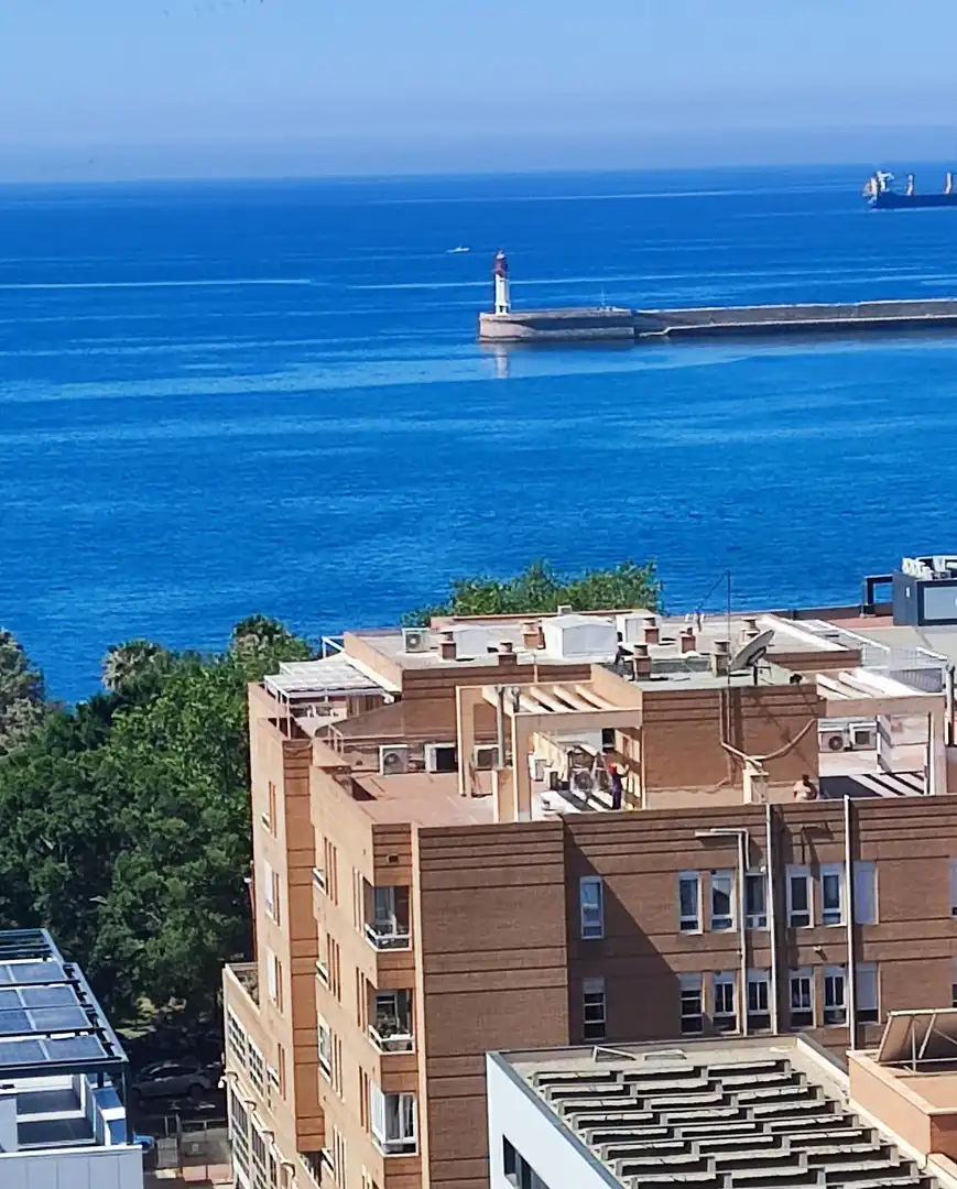 Vista exterior de Piso de alquiler en Almería con Aire acondicionado, Calefacción y Jardín privado