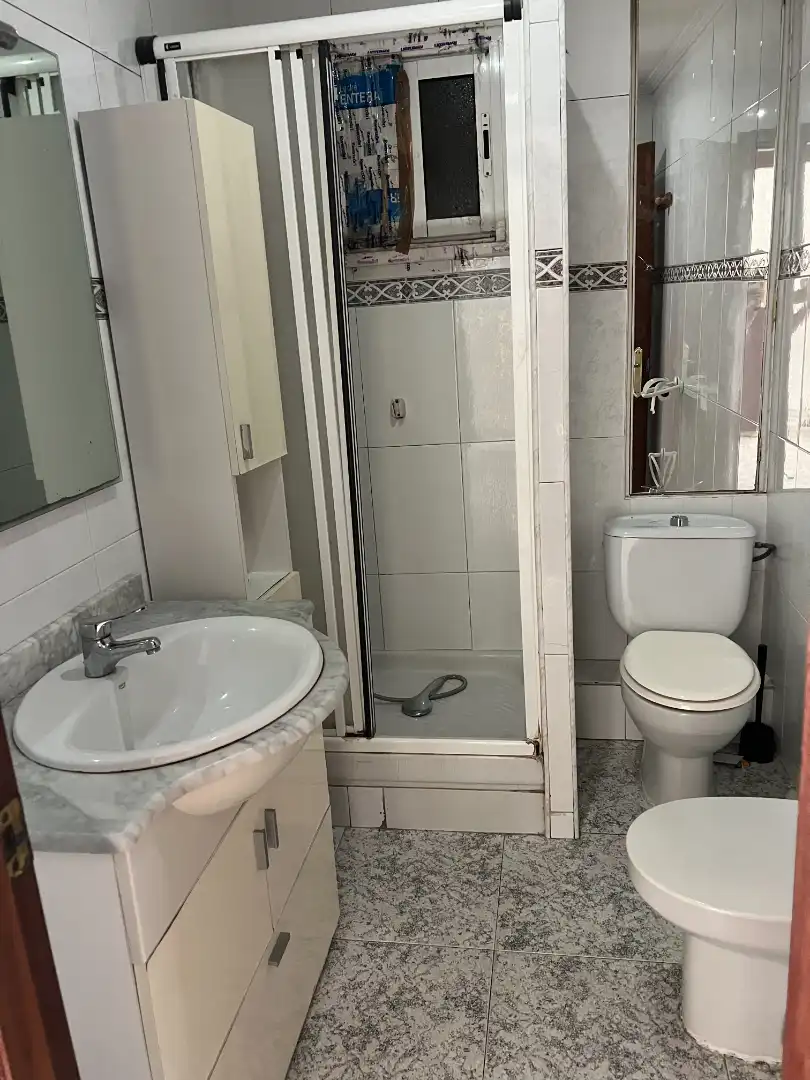 Baño de Piso en venta en Badalona con Horno, Balcón y Alarma
