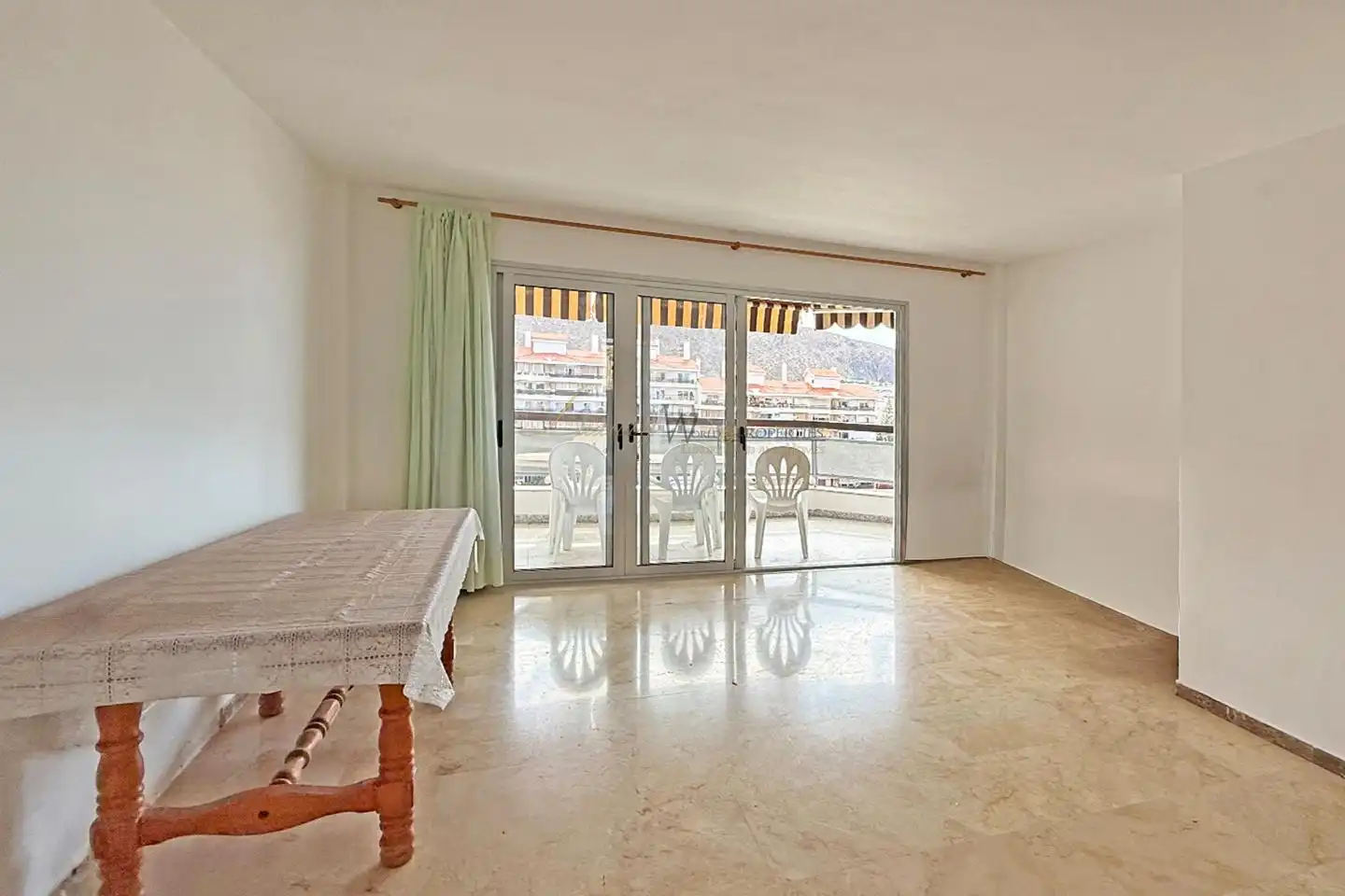 Habitación de Apartamento en venta en Arona con Terraza y Piscina comunitaria
