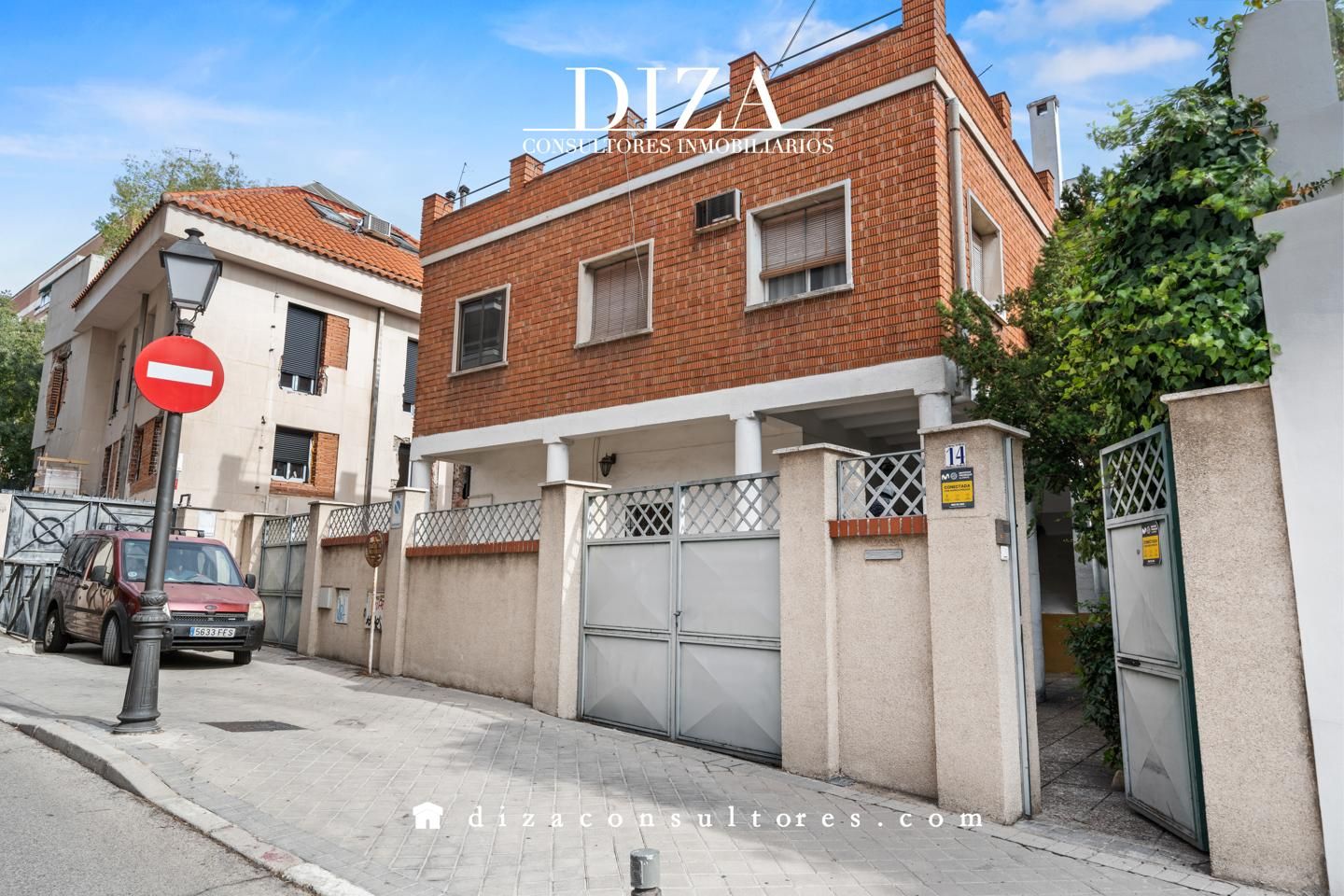 Exterior view of House or chalet for sale in  Madrid Capital  with Heating, Private garden and Terrace