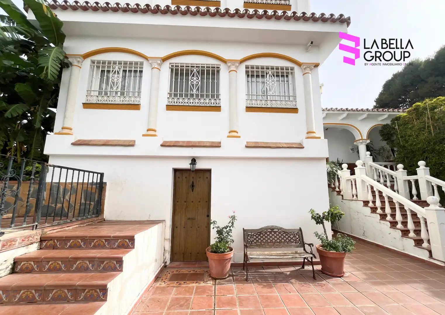 Vista exterior de Casa o xalet en venda en Alhaurín de la Torre amb Aire condicionat, Jardí privat i Terrassa
