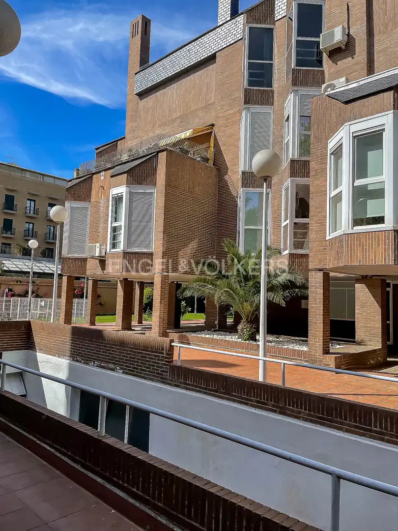 Vista exterior de Pis de lloguer en Madrid amb Aire condicionat, Calefacció i Jardí privat