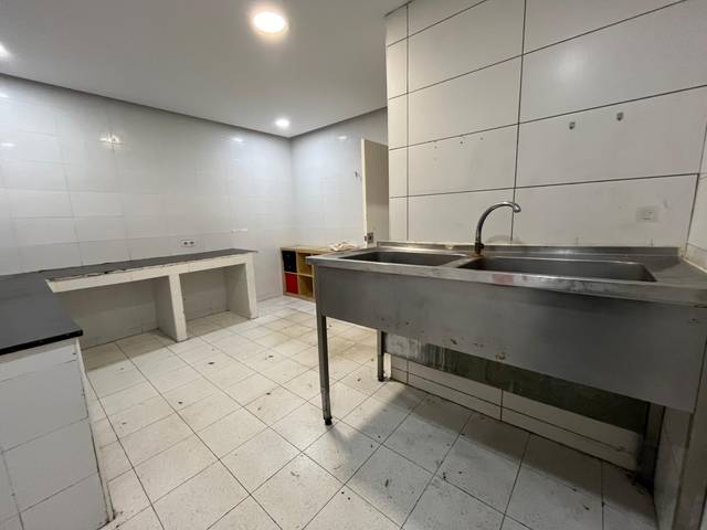 Local comercial en Alquiler en Can Mariner