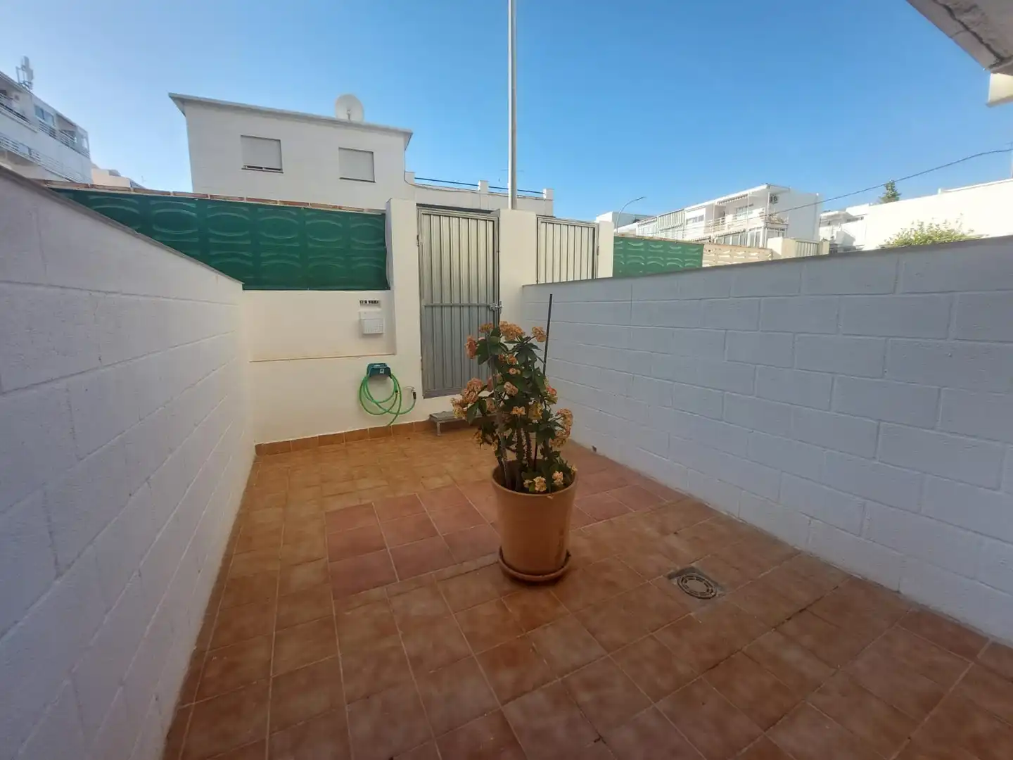 Vista exterior de Estudio de alquiler en Benalmádena con Terraza, Amueblado y Lavadora