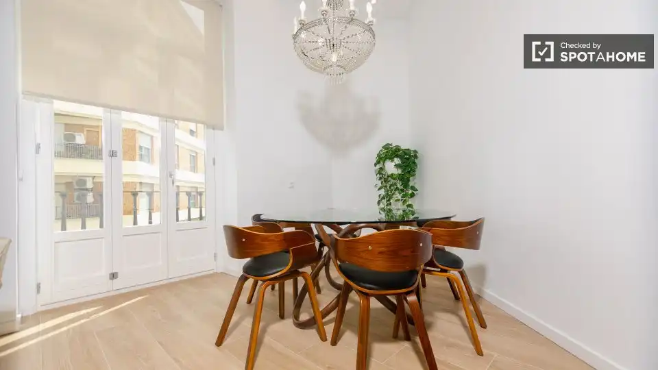 Appartamento con terrazza in affitto a L'Eixample, imagen 4