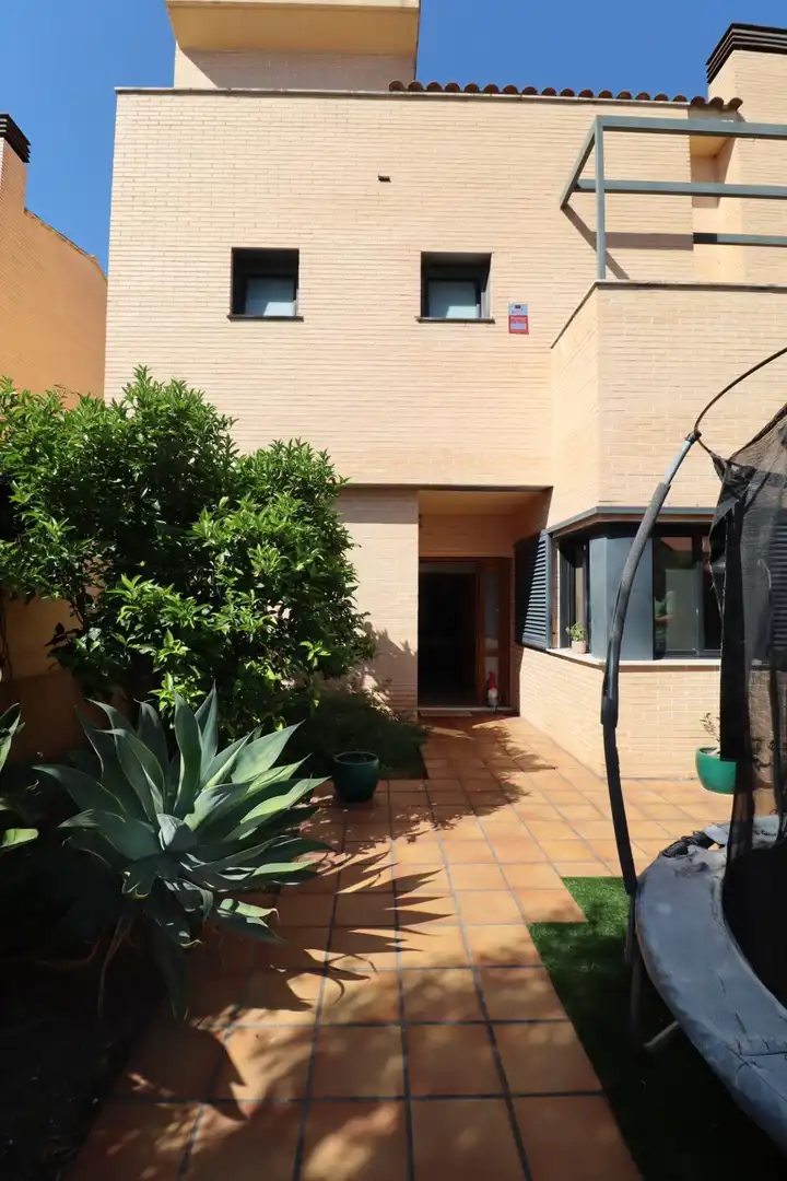 Casa o chalet de alquiler en Paterna con Aire acondicionado, Calefacción y Jardín privado