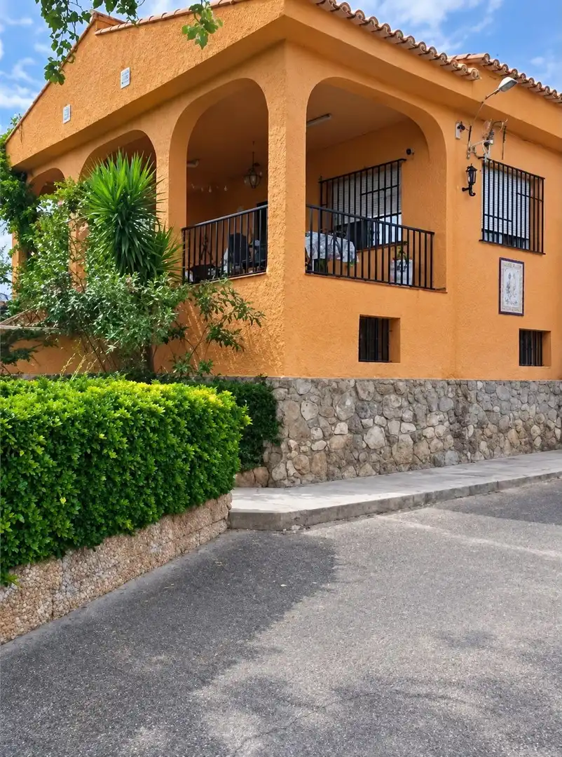Casa amb terrassa en venda a Plaza Plaza Polígono Número Catorce