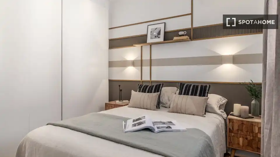 Bedroom of Flat for rent in Madrid  with Air Conditioner, Heating and Furnished