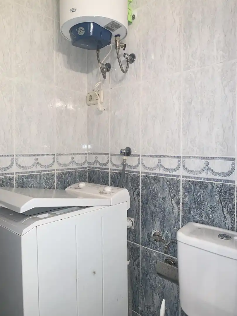 Bany de Planta baixa de lloguer en Madrid amb Calefacció i Moblat