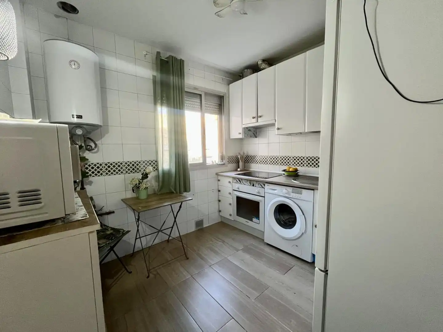 Kitchen of Flat for sale in Sevilla  with Air Conditioner, Parquet flooring and Balcony
