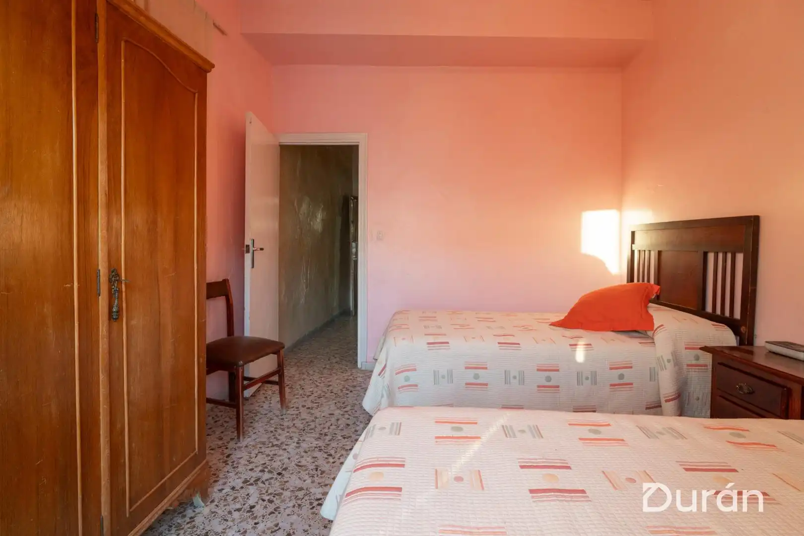 Dormitori de Finca rústica en venda en Alcolea amb Aire condicionat, Jardí privat i Traster
