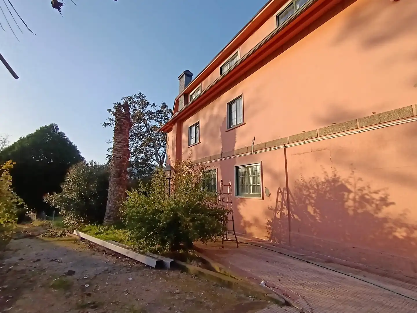 Vista exterior de Casa o xalet en venda en Pontevedra Capital  amb Calefacció, Jardí privat i Parquet