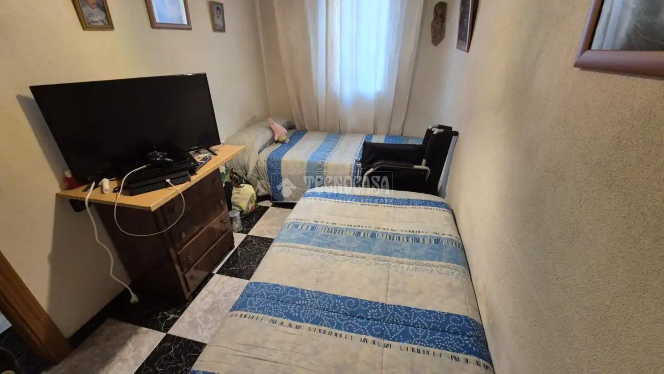 Bedroom of Flat for sale in Madrid