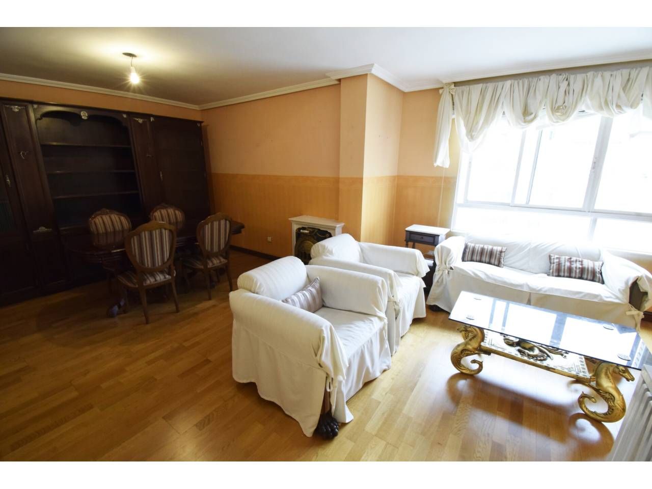 Living room of Flat for sale in León Capital   with Heating, Parquet flooring and Storage room