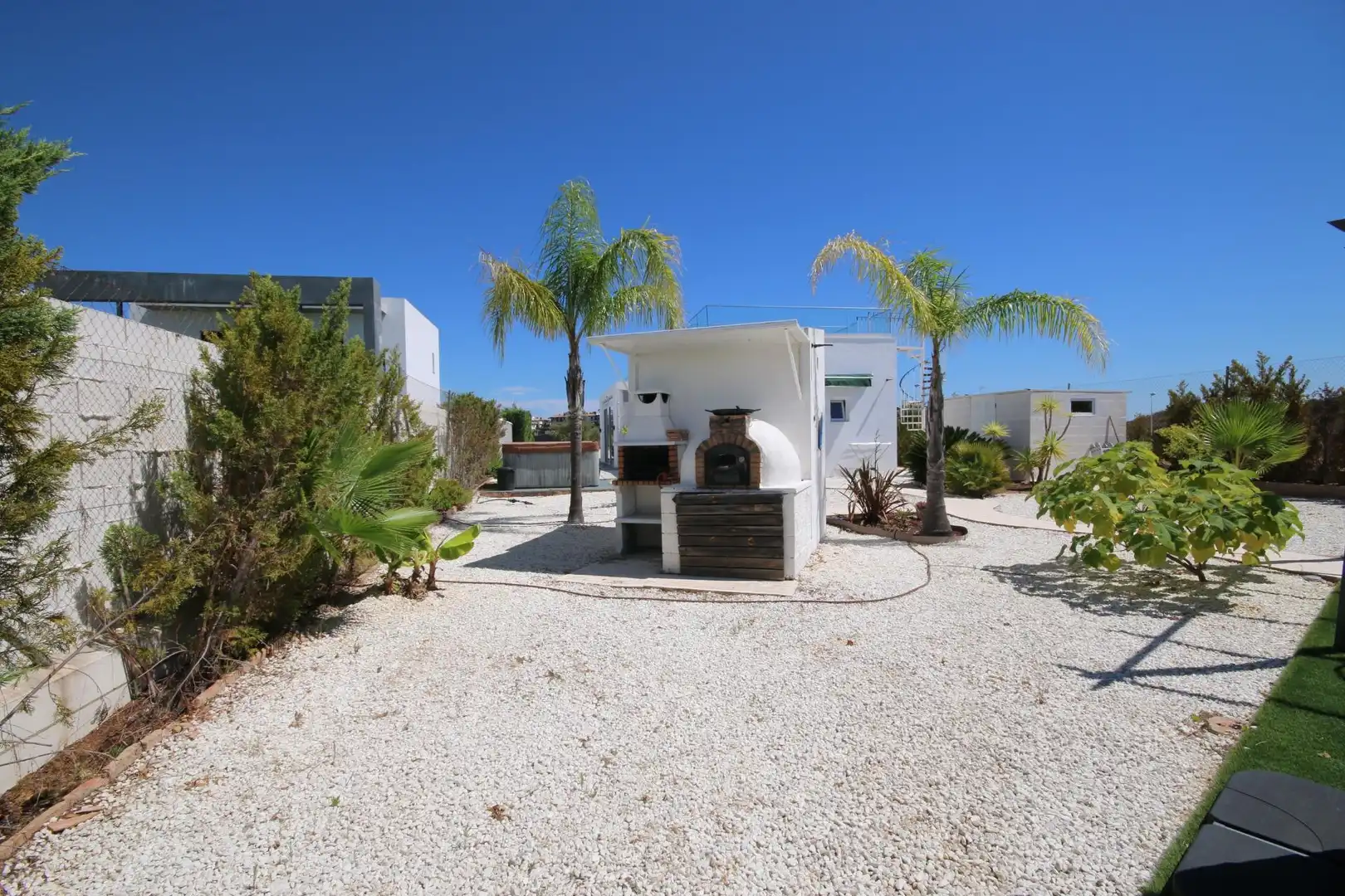 Vista exterior de Casa o xalet en venda en Ayamonte amb Aire condicionat, Piscina i Jacuzzi