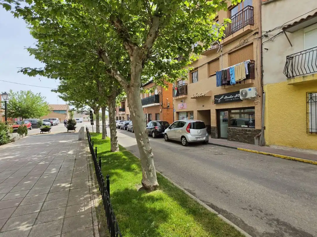 Vista exterior de Local en venda en Casarrubios del Monte pueblo