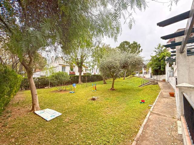 Casa adosada en Venta en Simon Verde