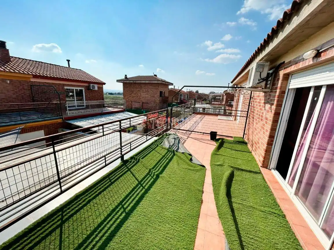Terrassa de Casa o xalet en venda en La Puebla de Alfindén amb Aire condicionat, Calefacció i Terrassa