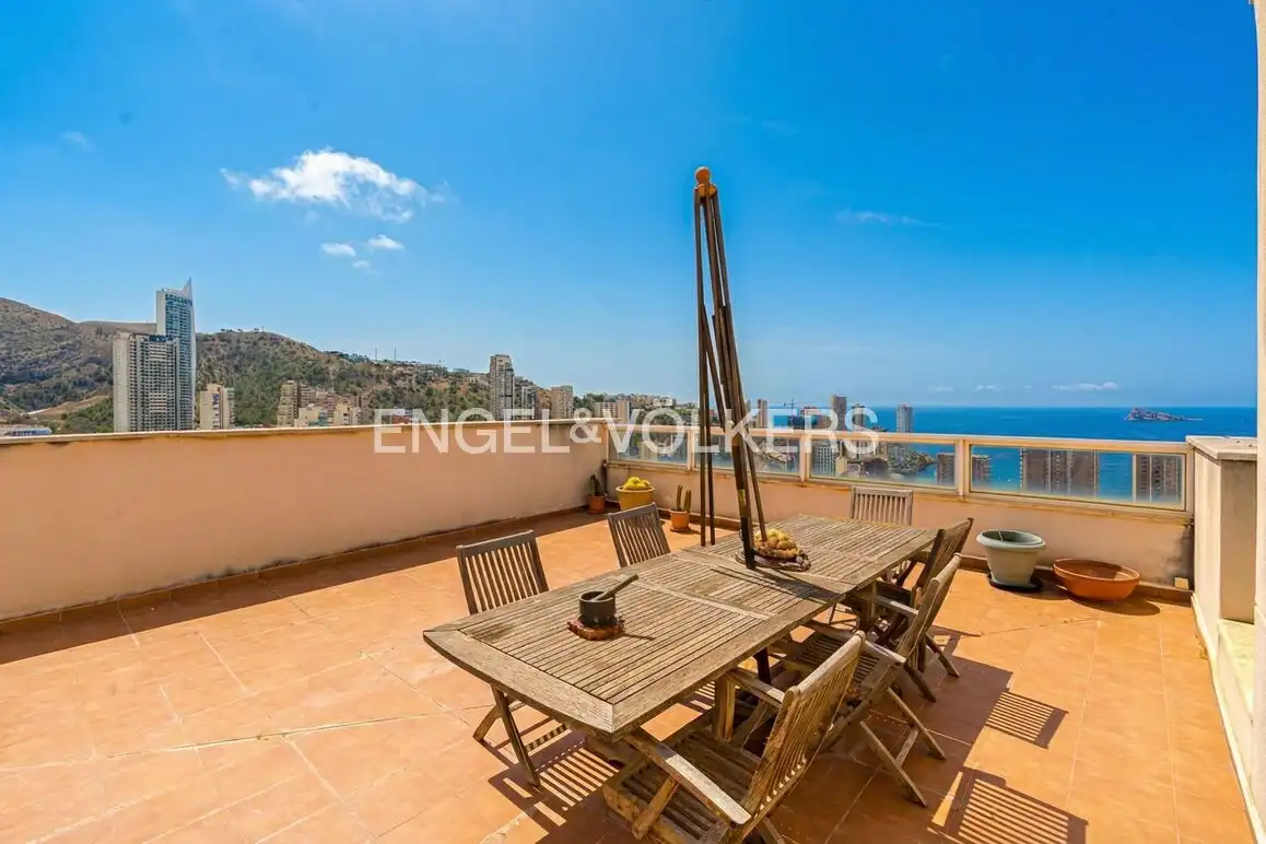 Terrassa de Àtic en venda en Benidorm amb Aire condicionat, Jardí privat i Piscina comunitària