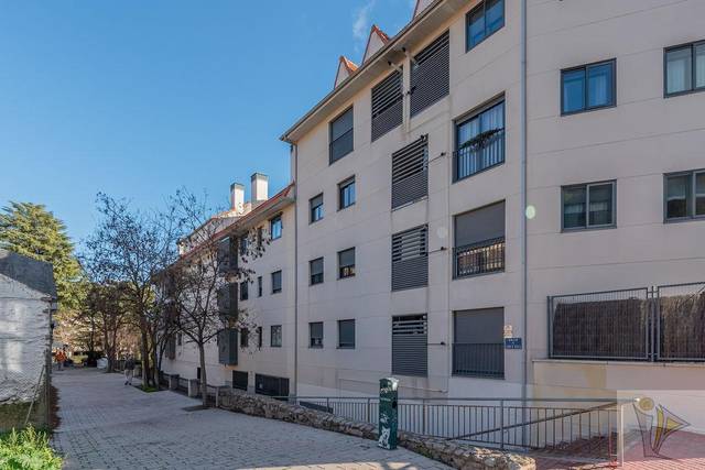 Piso en Venta en CL Santa Rosa,  en Navalquejigo - Los Arroyos