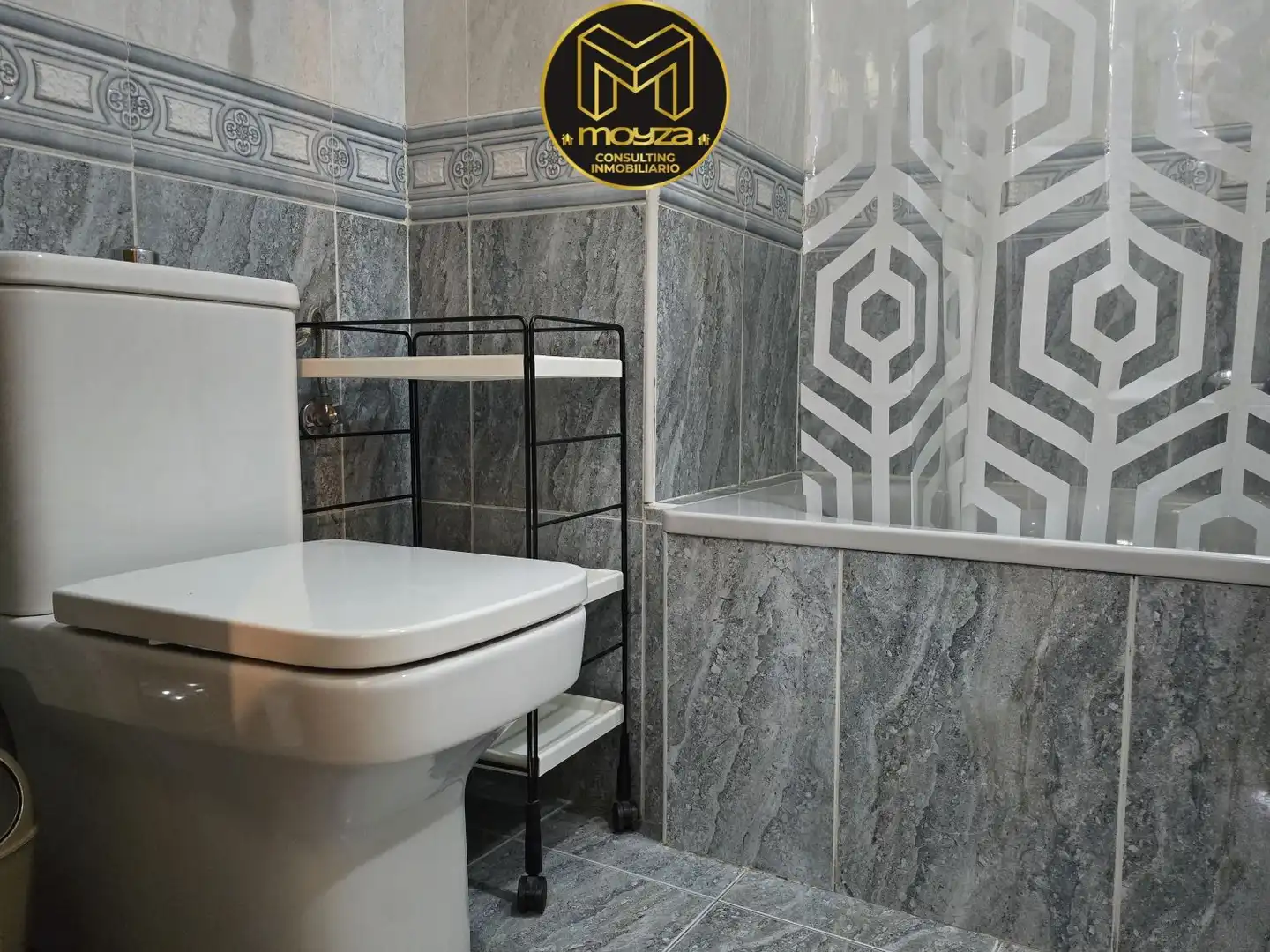 Badezimmer von Wohnung zur Miete in Jaén mit Klimaanlage, Heizung und Balkon