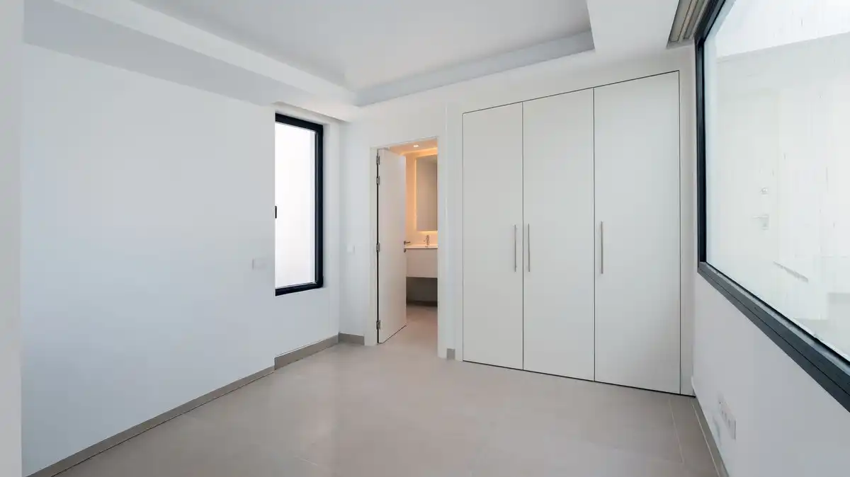Einfamilien-Reihenhaus zum Verkauf in Benalmádena mit Klimaanlage, Terrasse und Abstellraum