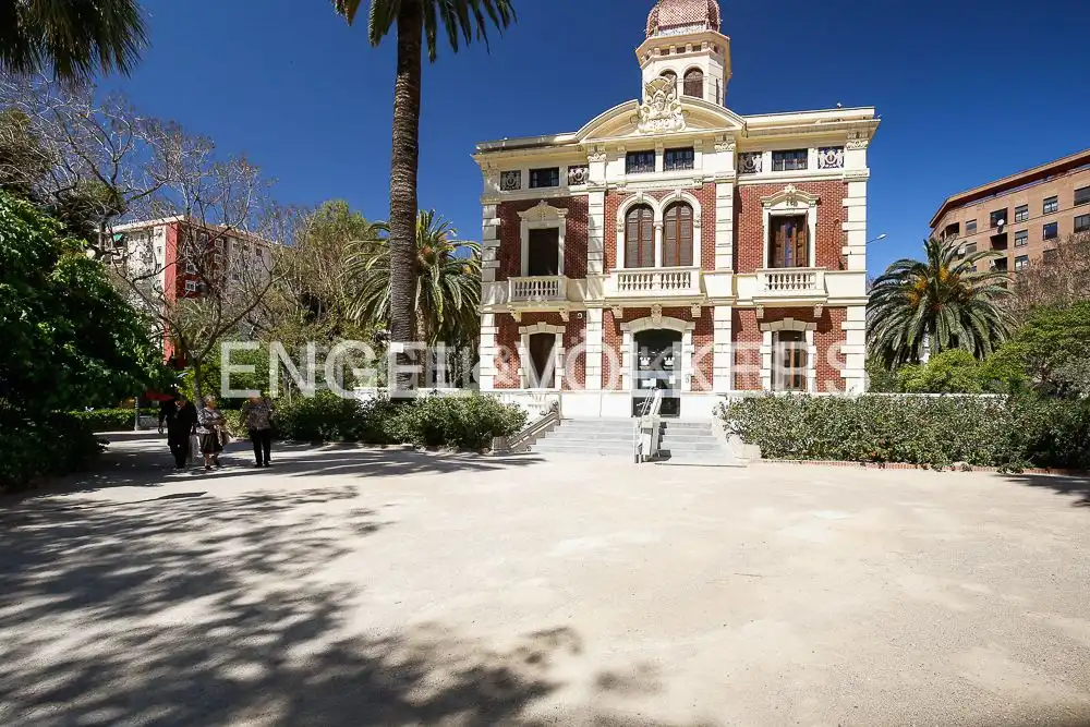 Vista exterior de Pis de lloguer en Valencia amb Calefacció i Balcó
