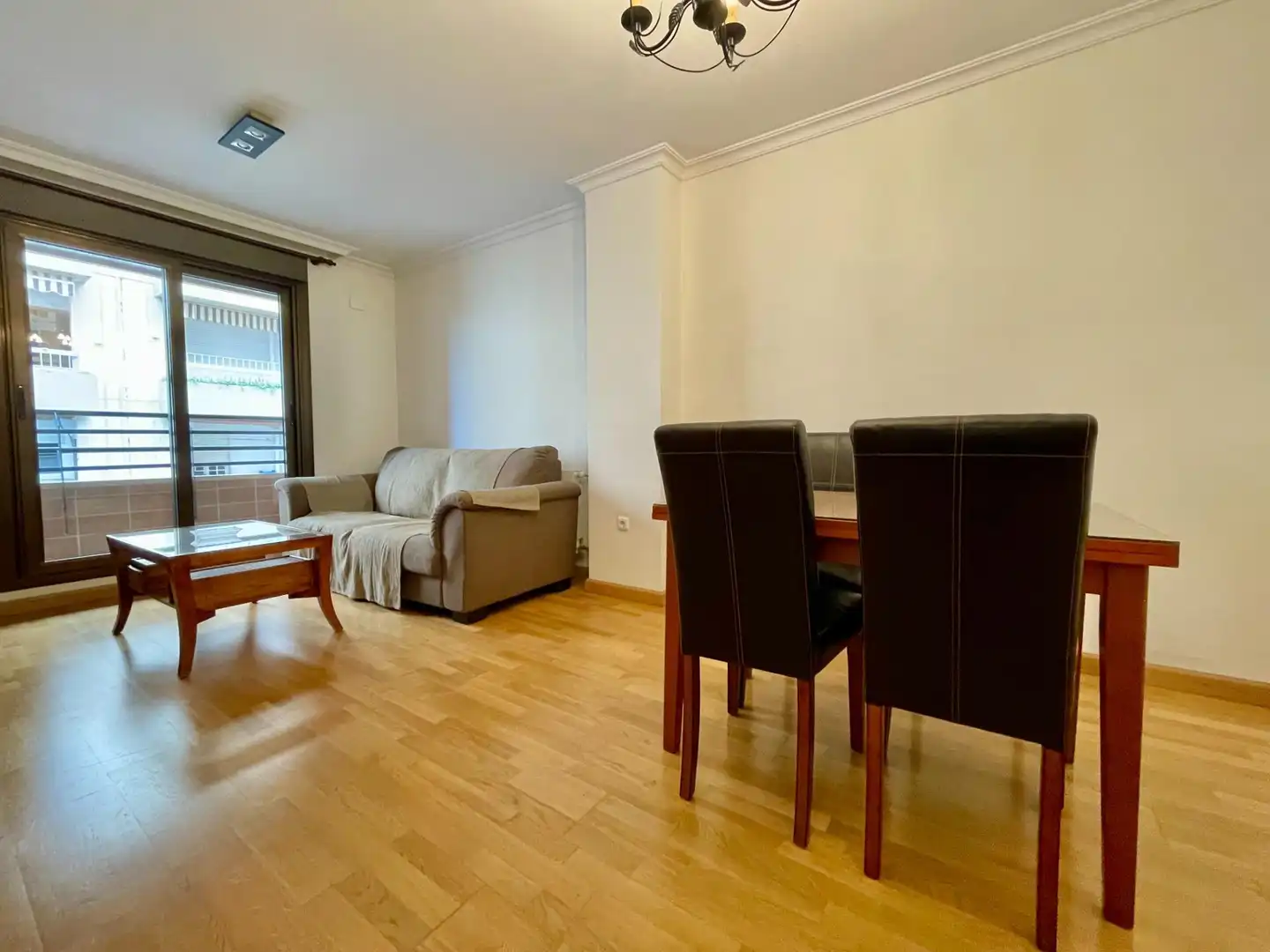 Sala d'estar de Pis en venda en Córdoba amb Aire condicionat, Calefacció i Parquet