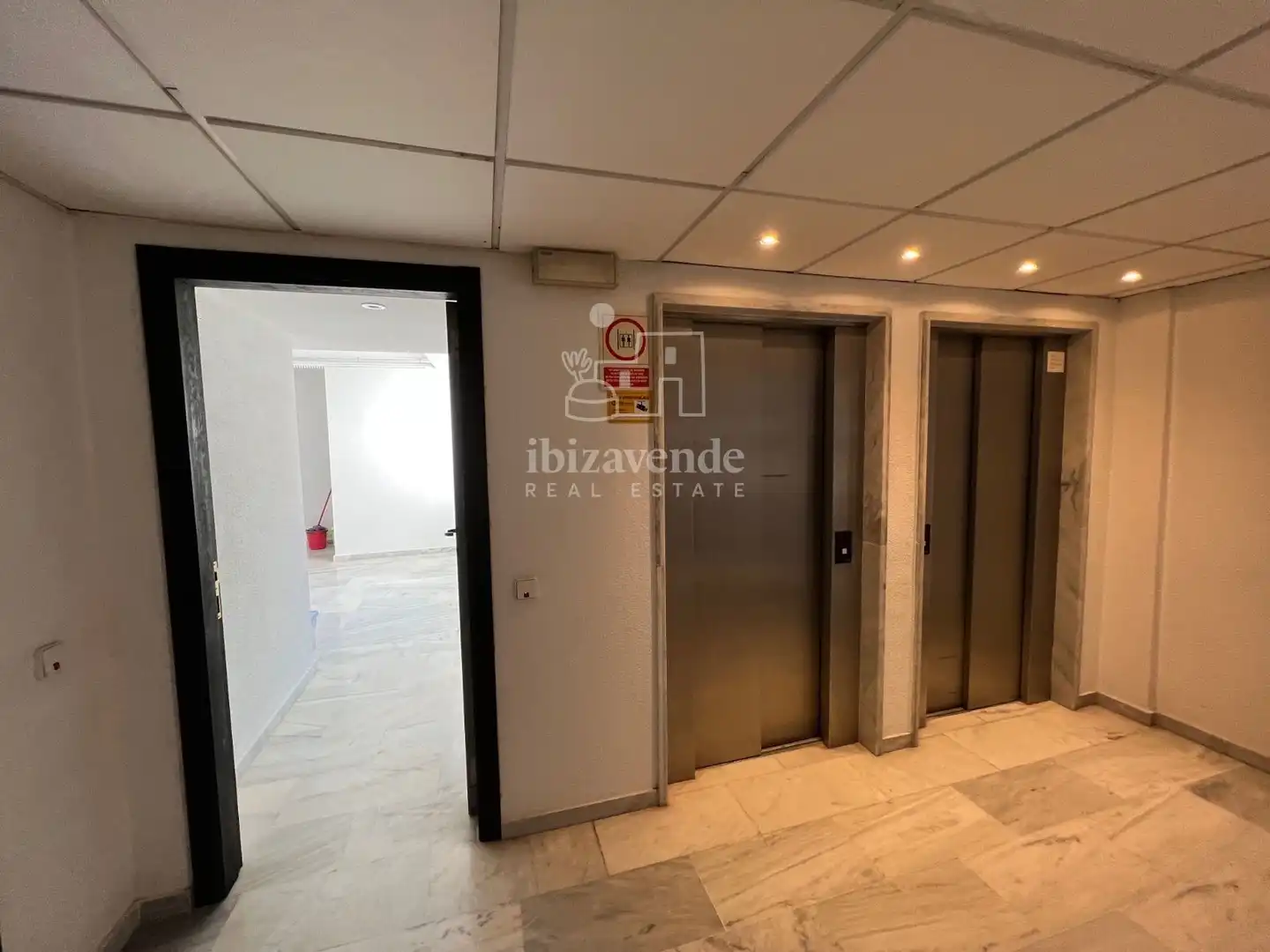 Ufficio con ascensore in affitto a Aragóm, imagen 4
