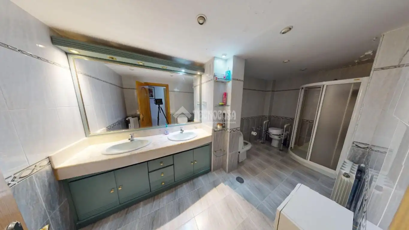 Baño de Piso en venta en Leganés con Calefacción