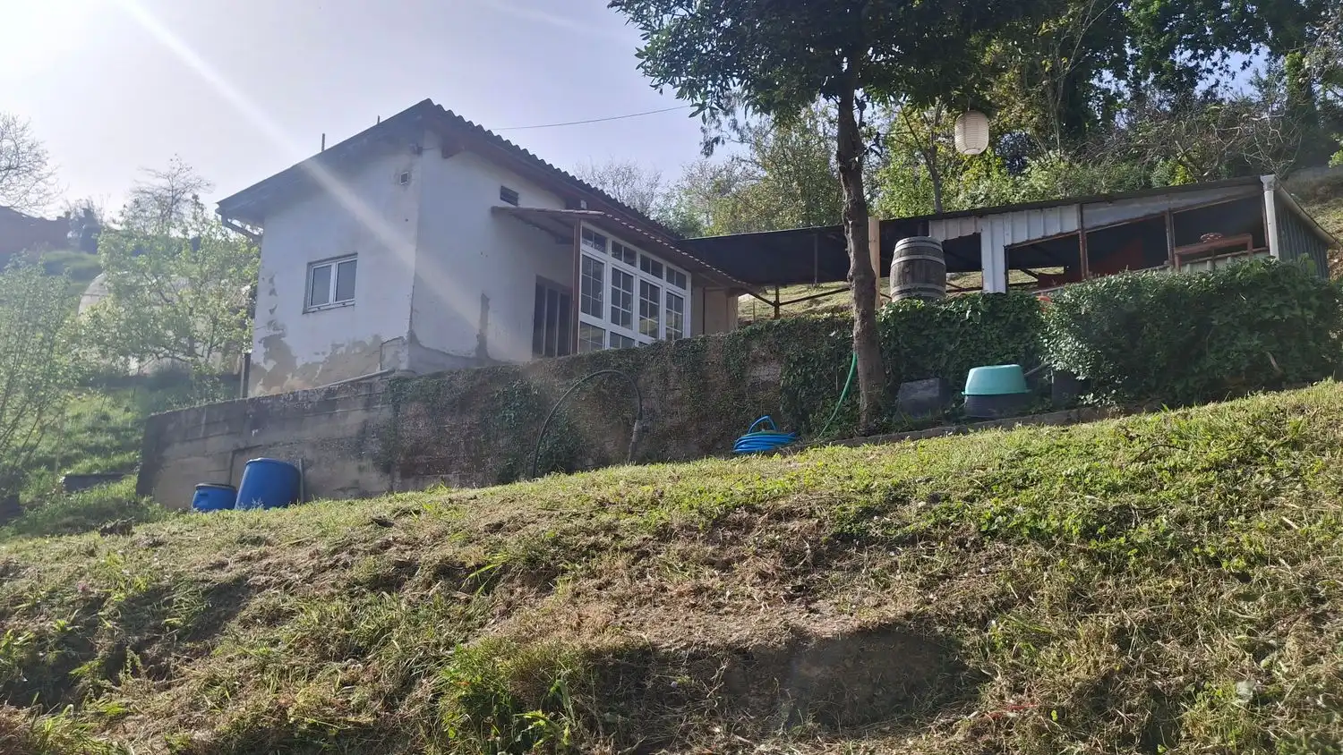 Vista exterior de Casa o xalet en venda en Castrillón amb Calefacció, Terrassa i Piscina