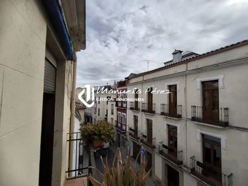 Vista exterior de Dúplex en venda en Cáceres amb Aire condicionat, Terrassa i Traster