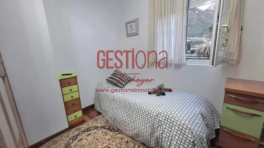 Schlafzimmer von Erdgeschoss zum Verkauf in Castro-Urdiales mit Heizung, Privatgarten und Terrasse