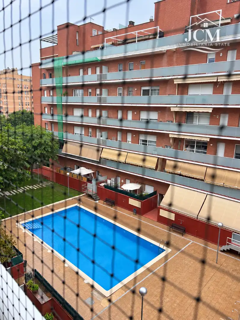 Swimming pool of Flat for sale in Llevant